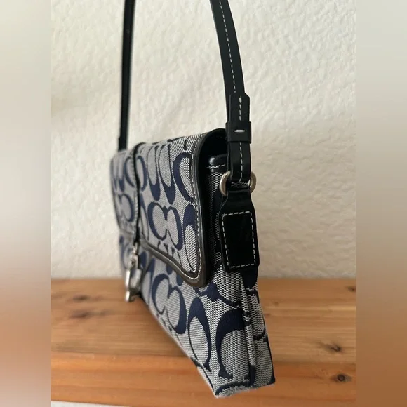 Vintage Coach Signature Sufflette Hand Bag in Navy and Black Leather - Picture 5 of 11